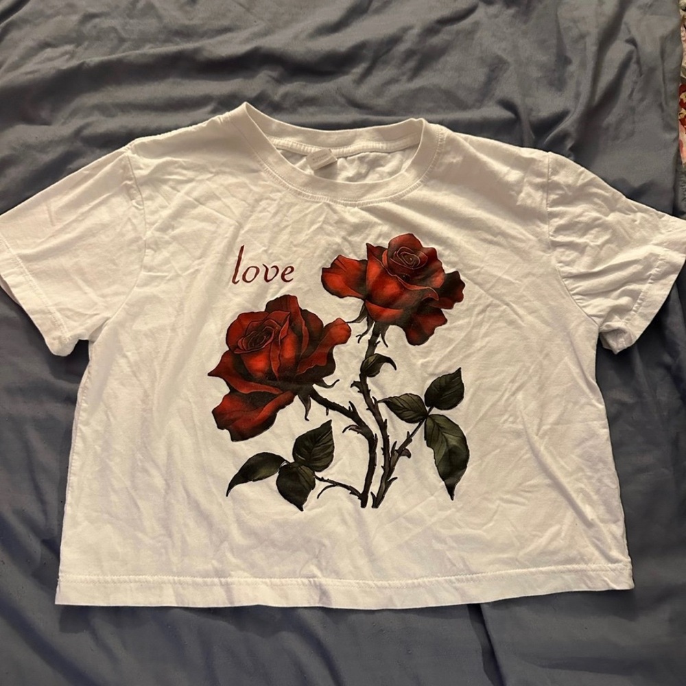 WHITE SHIRT WITH PRINTED LETTERS LOVE AND ROSES DESIGN SIZE MEDIUM **USED**